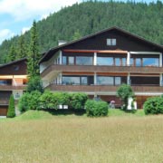 Ferienwohnung-Seefeld-Tirol-Alpenblick-Sommer