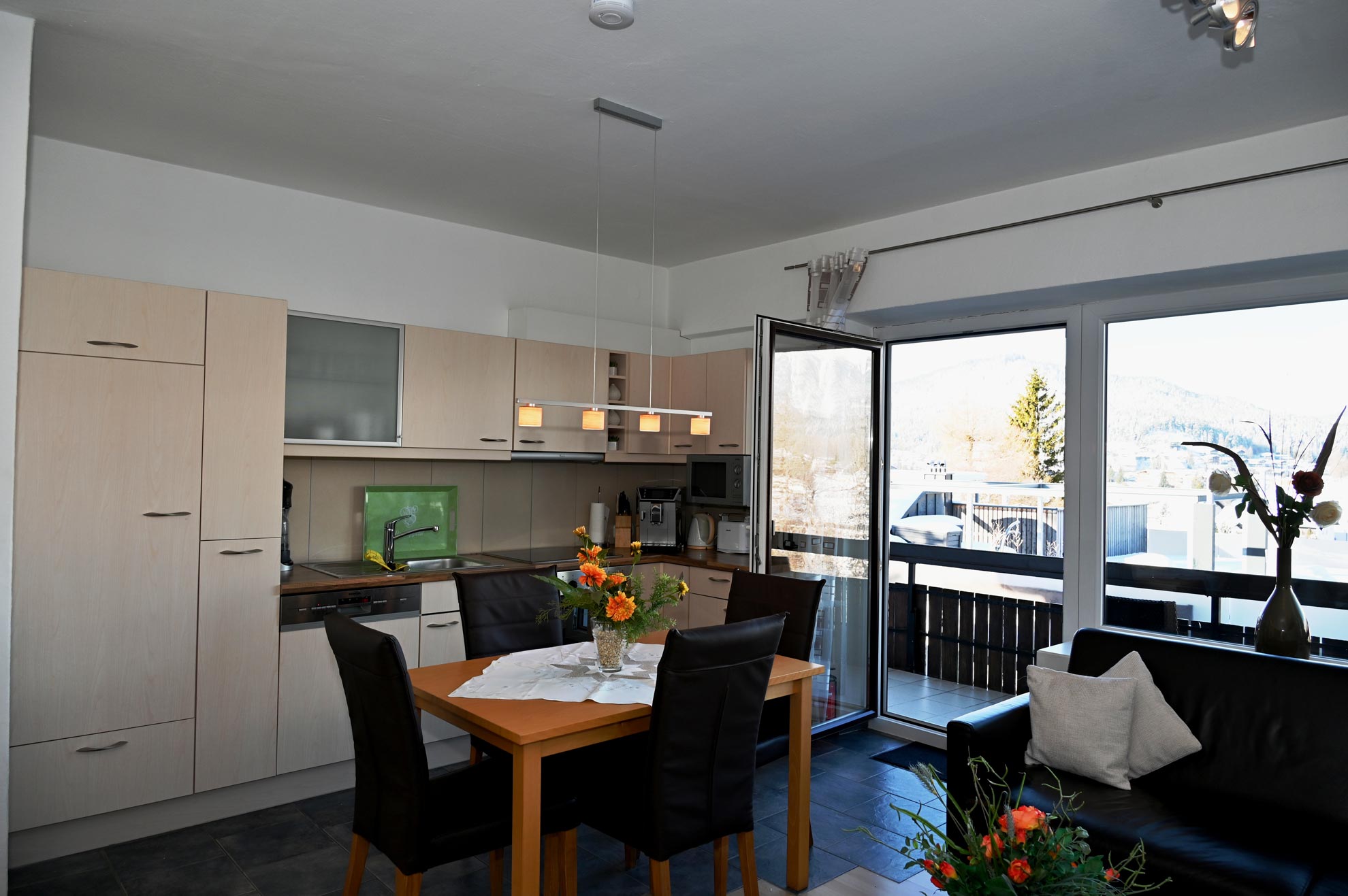 Ferienwohnung Alpenblick Küche und Essbereich